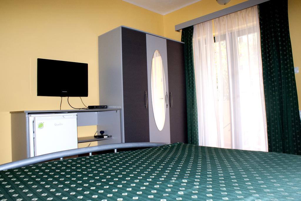 Pansion Ana Hotel มาลีโลชินจ์ ภายนอก รูปภาพ
